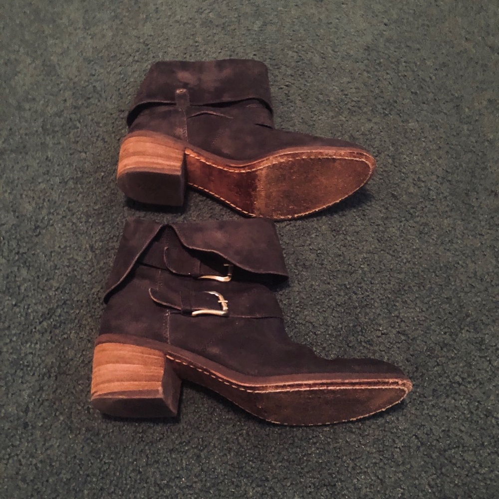 Donald J PLINER  size 8.5 black ankle boots